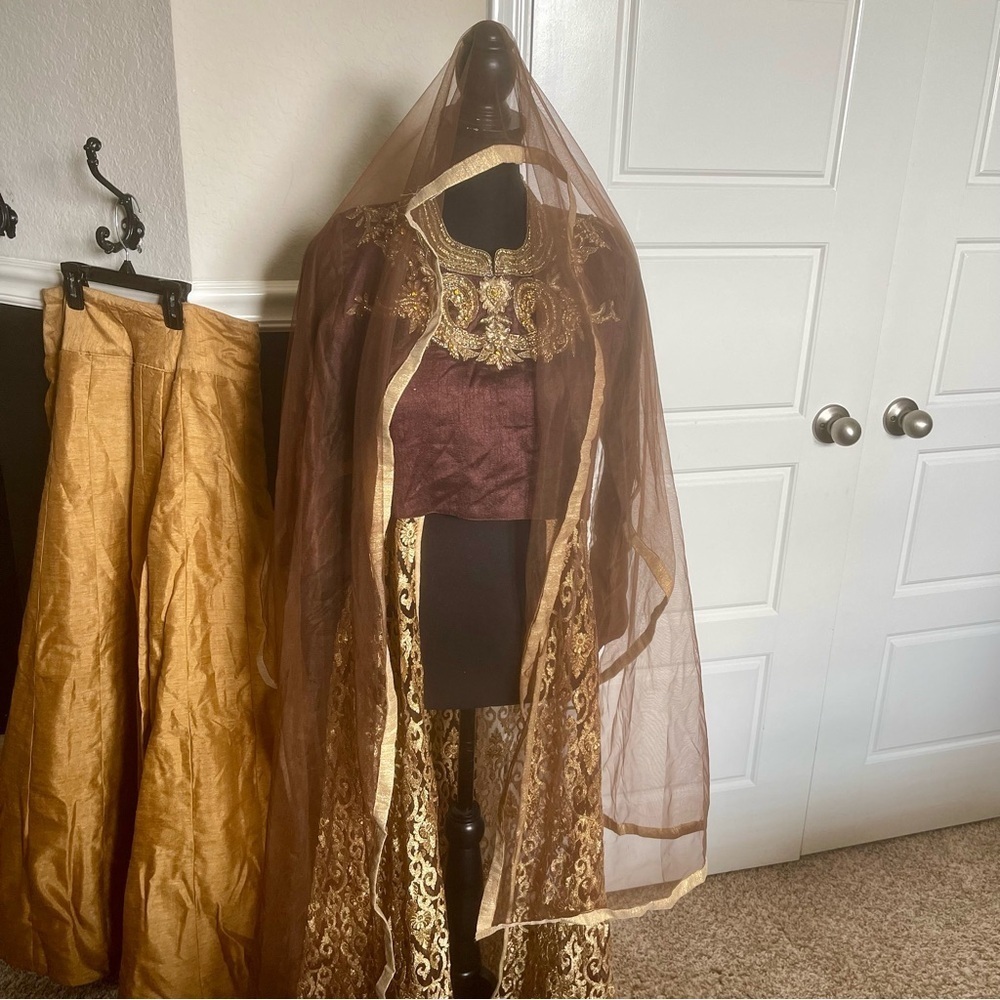 Pakistani Indian Bollywood Cape style Kurta with Skirt and Duppata Brown & gold - Picture 2 of 12